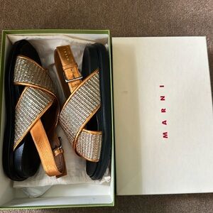 Orange Fussbett Sandals